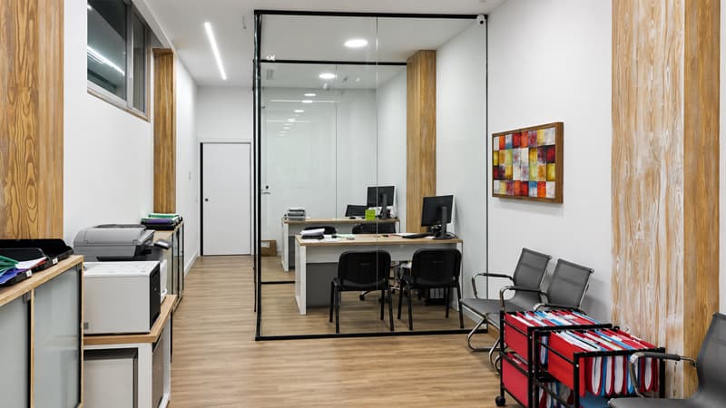 Detalle de carpintería y acristalamiento en una reforma de iA en Ourense