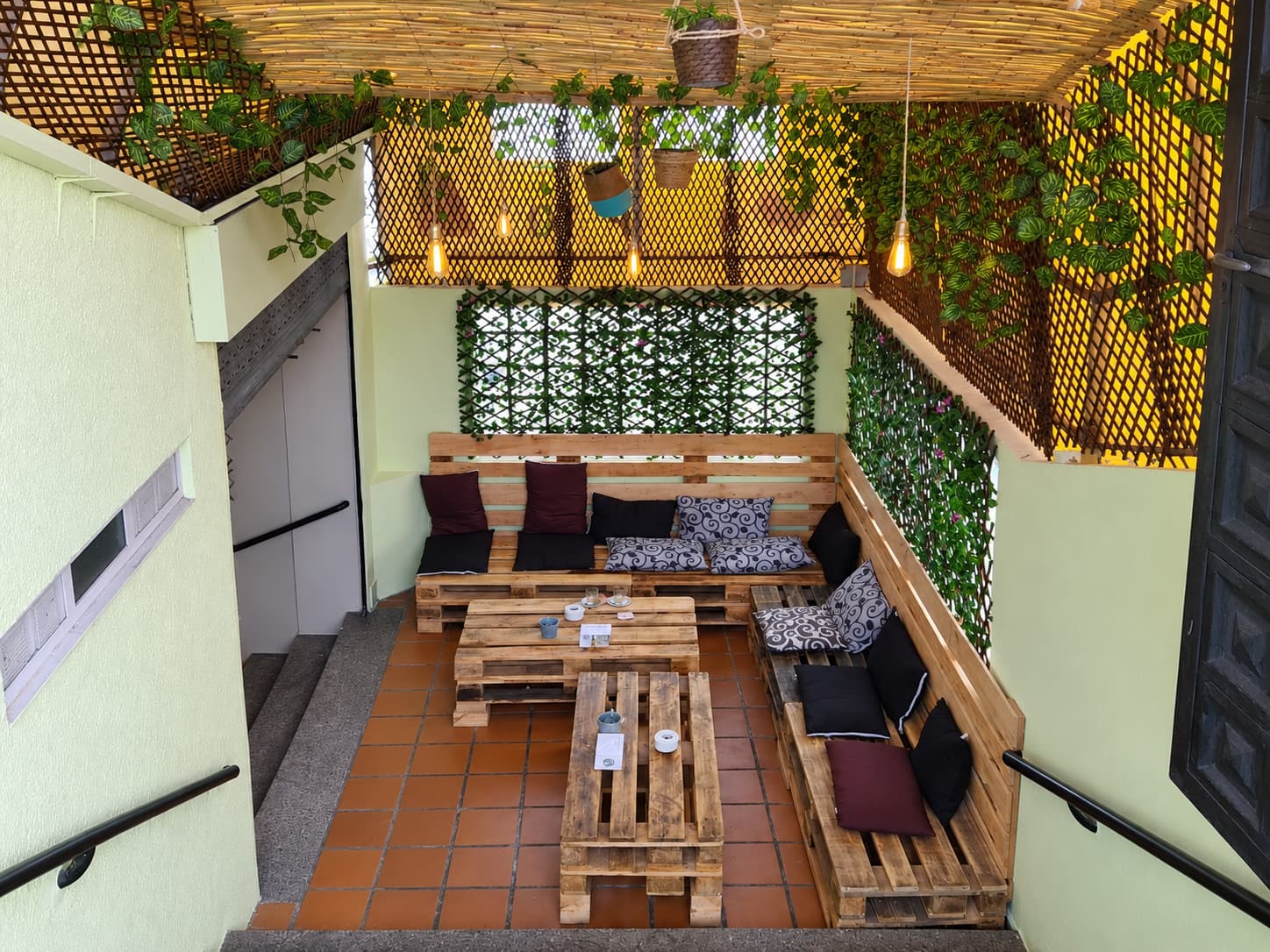 Interior de local de hostelería reformado por iA en Ourense